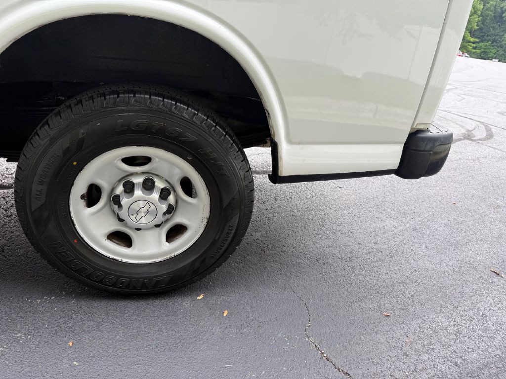 2015 Chevrolet Express Image 37