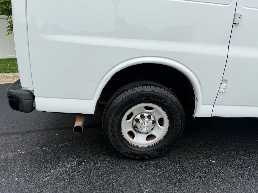 2015 Chevrolet Express Image 39