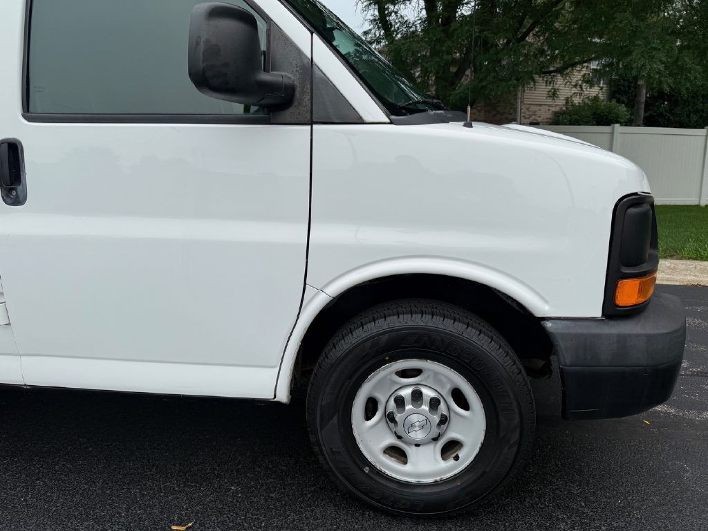 2015 Chevrolet Express Image 40