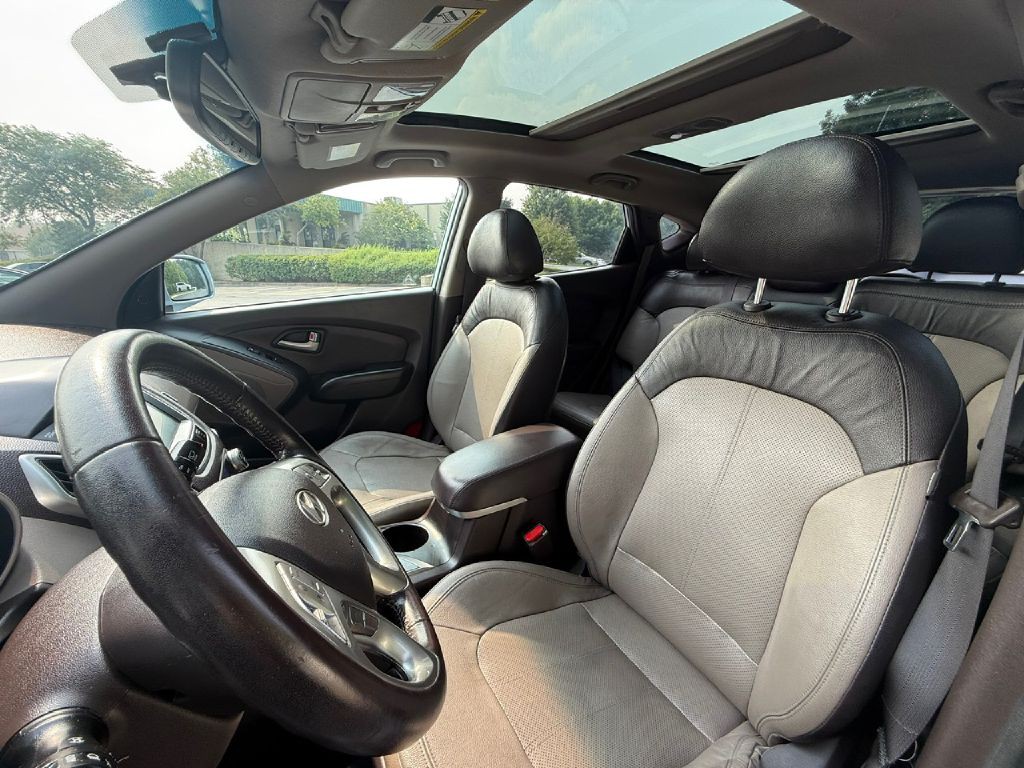 2012 Hyundai Tucson Image 13