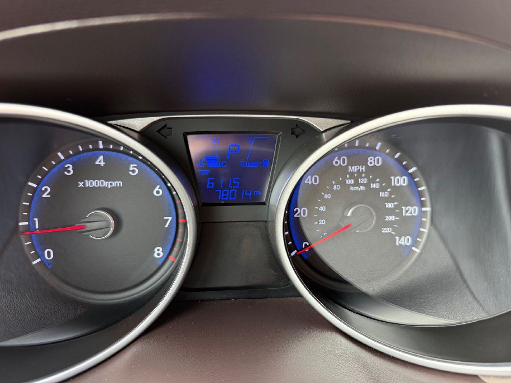 2012 Hyundai Tucson Image 16