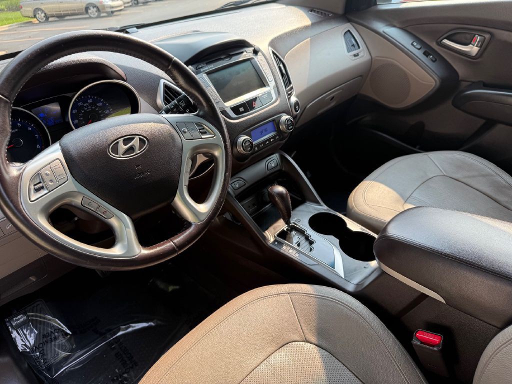 2012 Hyundai Tucson Image 17