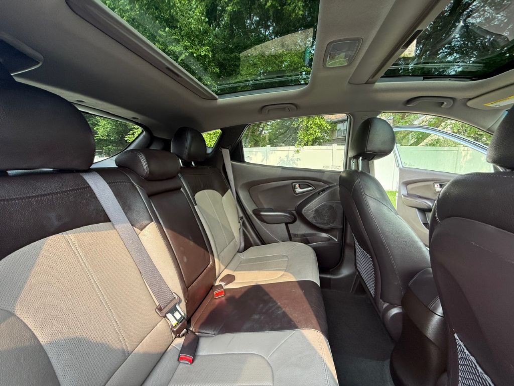 2012 Hyundai Tucson Image 22