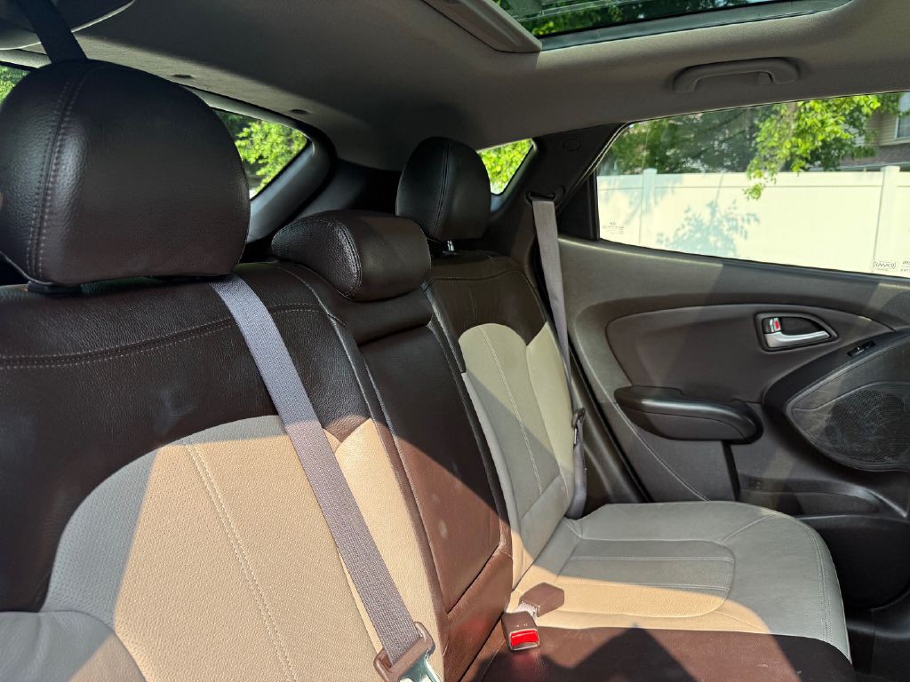 2012 Hyundai Tucson Image 23