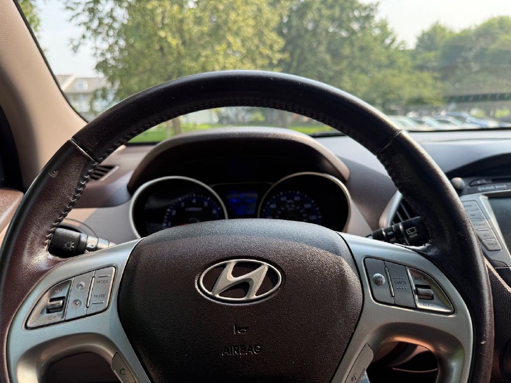 2012 Hyundai Tucson Image 32