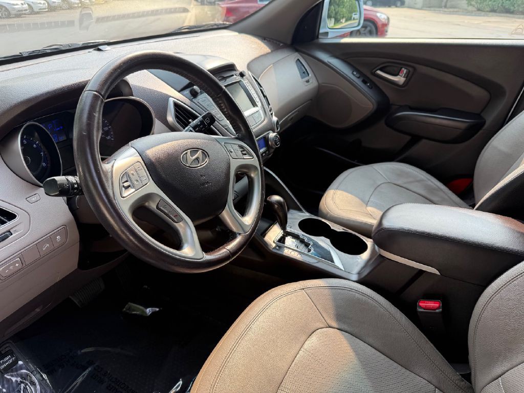 2012 Hyundai Tucson Image 34