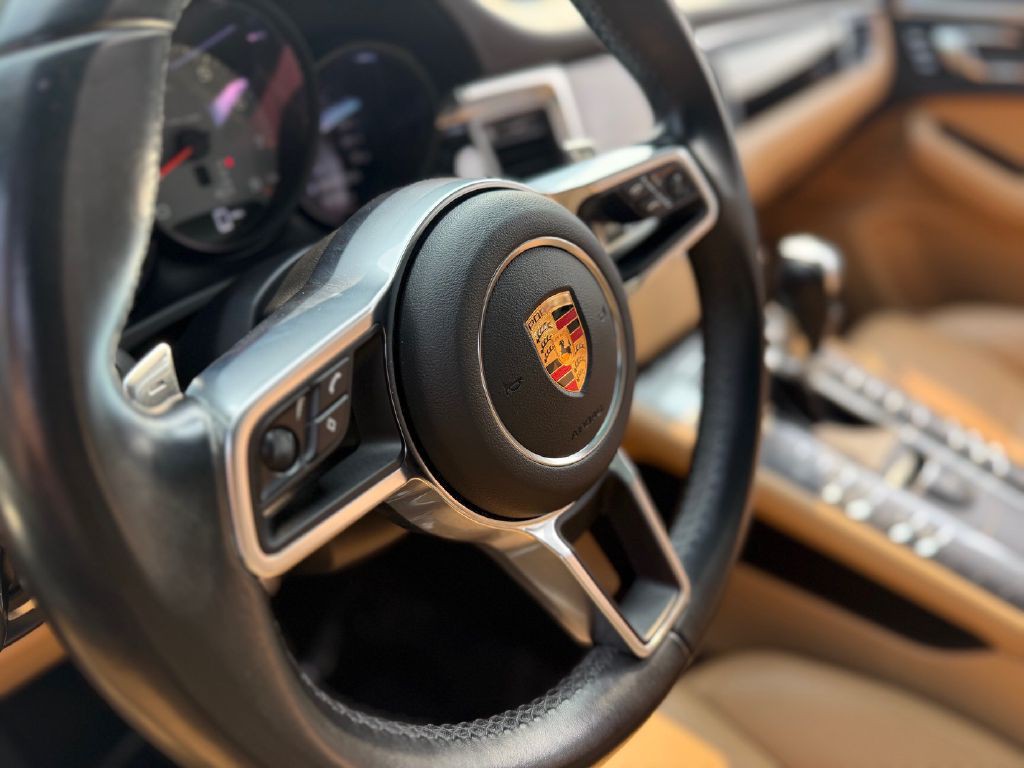 2018 Porsche Macan Image 13
