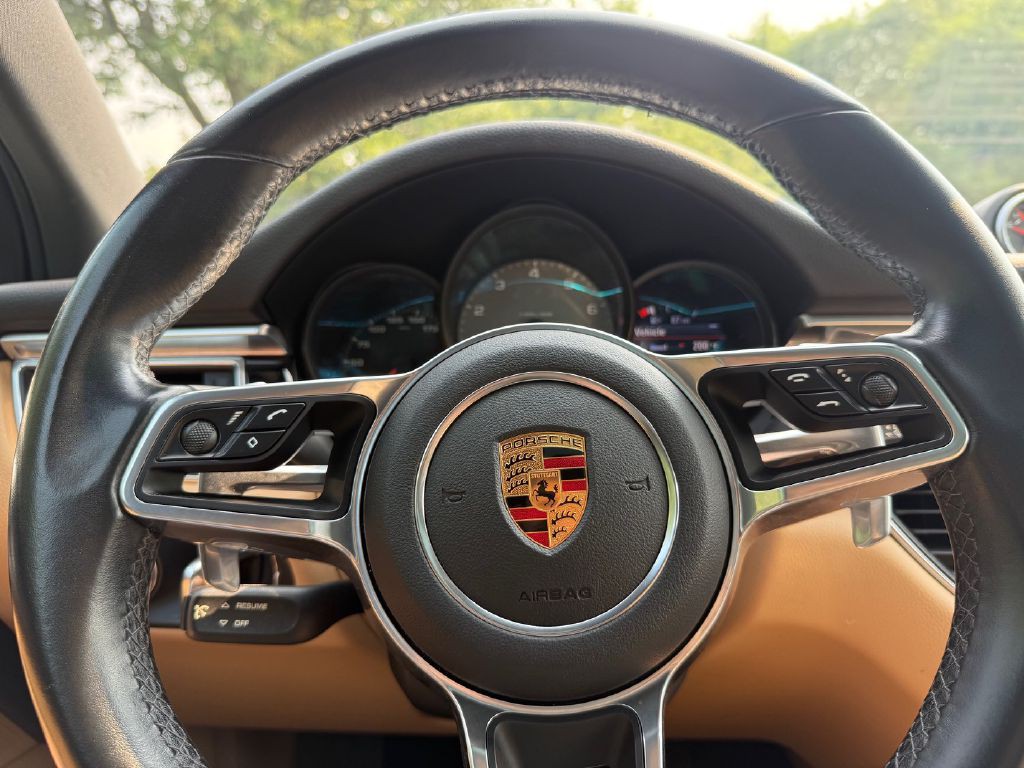 2018 Porsche Macan Image 15