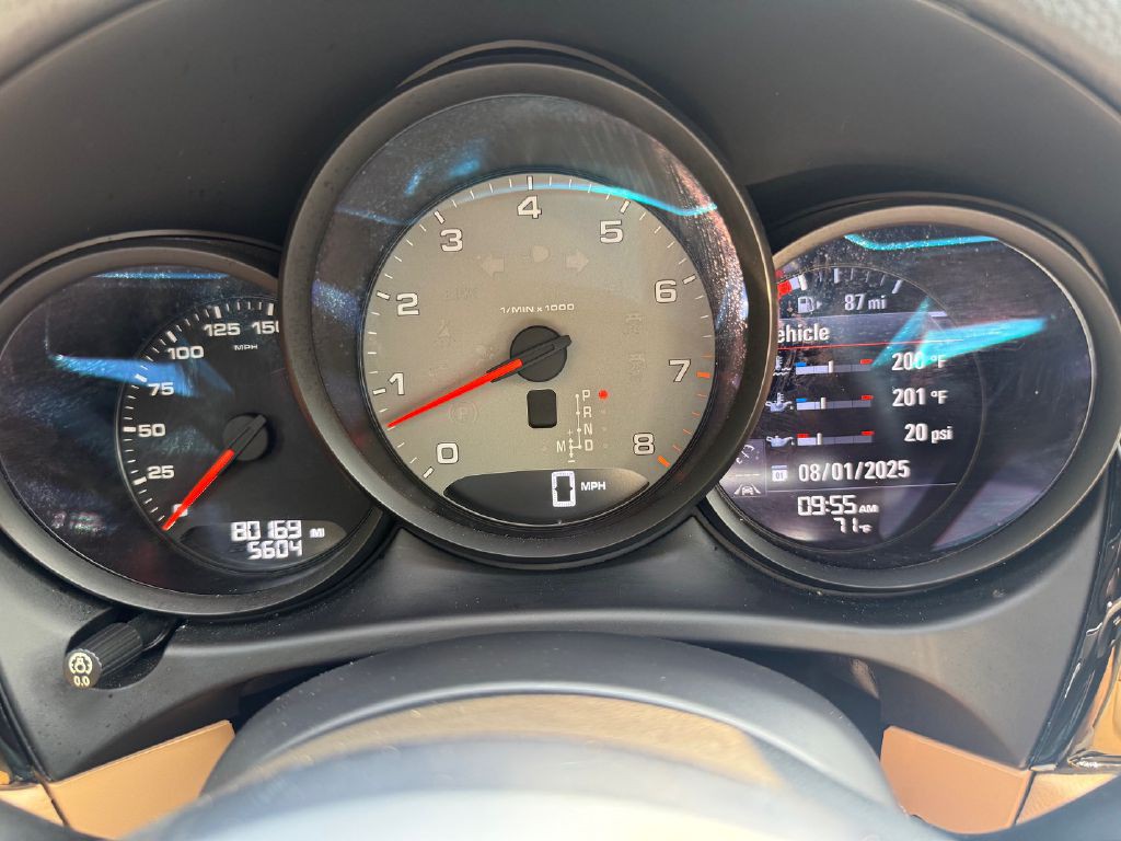 2018 Porsche Macan Image 16