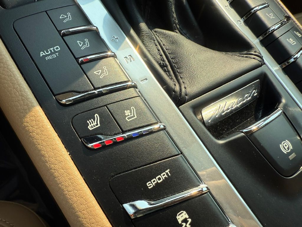 2018 Porsche Macan Image 20