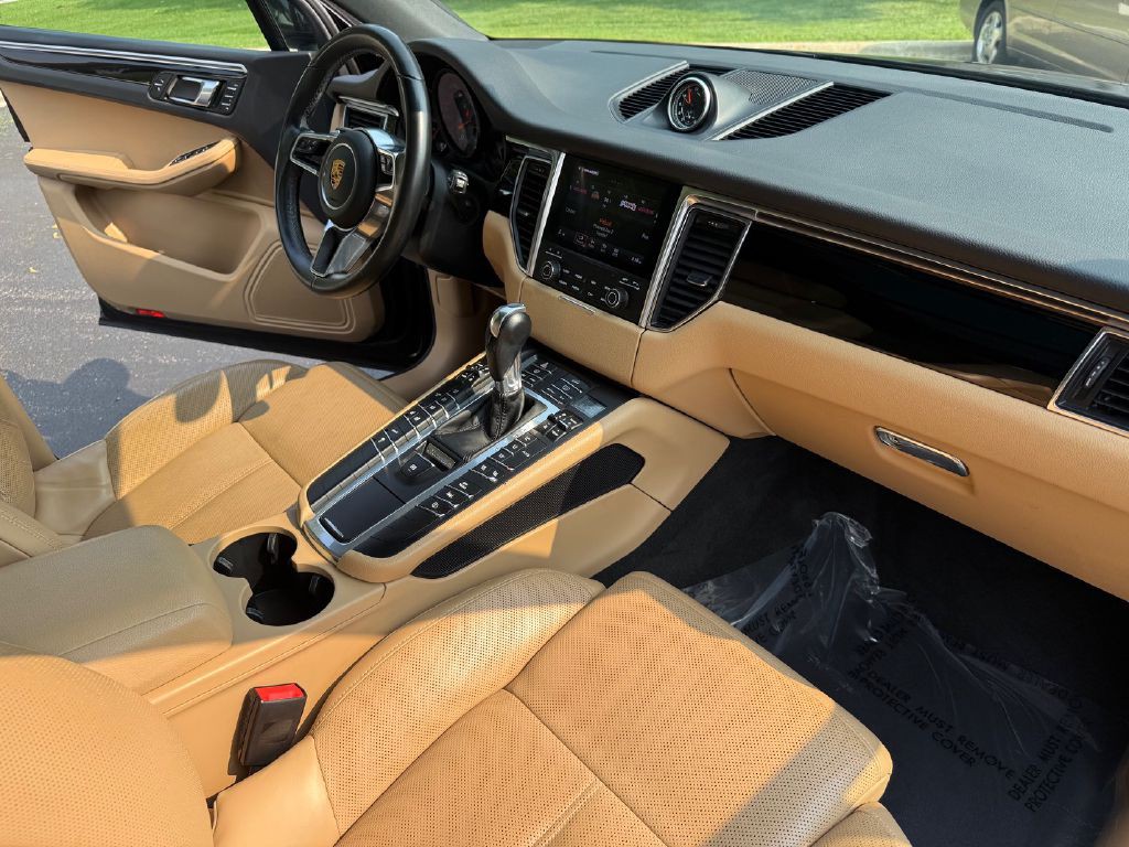 2018 Porsche Macan Image 23