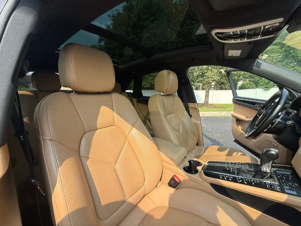 2018 Porsche Macan Image 26