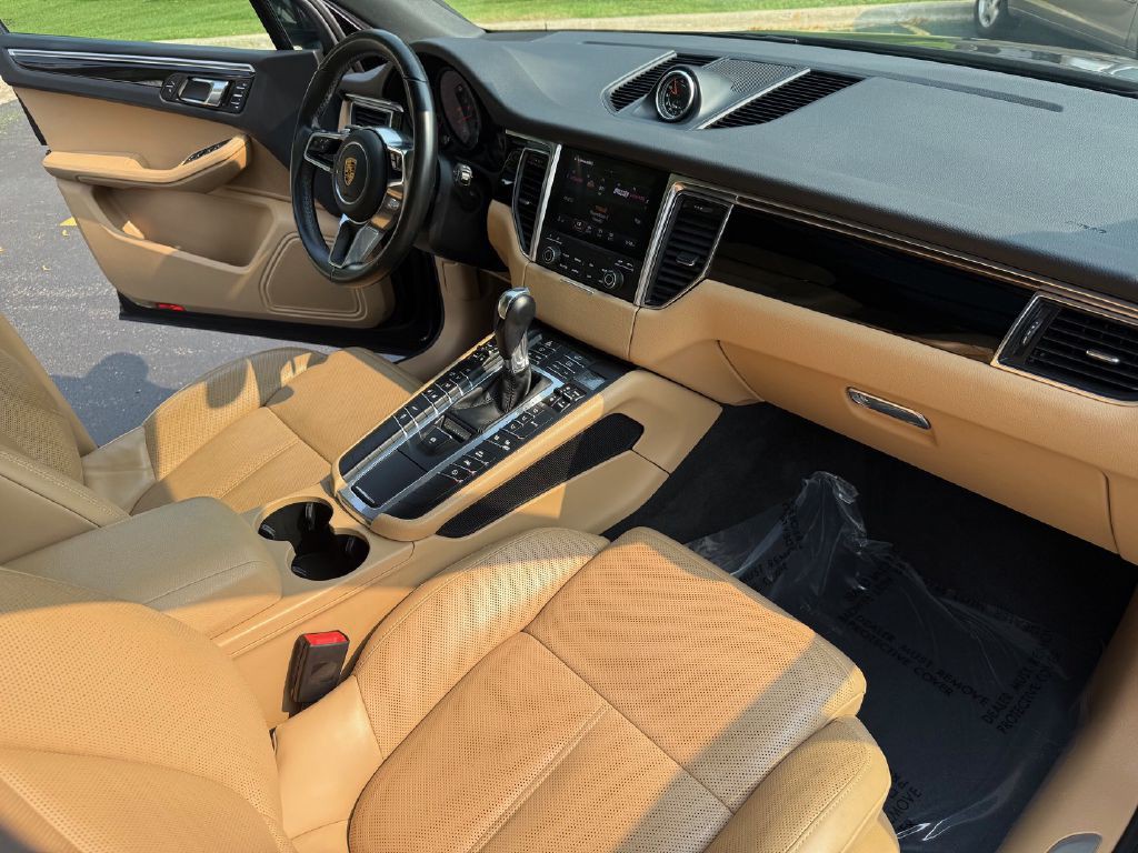 2018 Porsche Macan Image 28