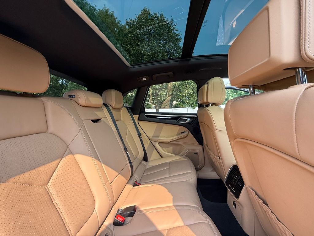 2018 Porsche Macan Image 29