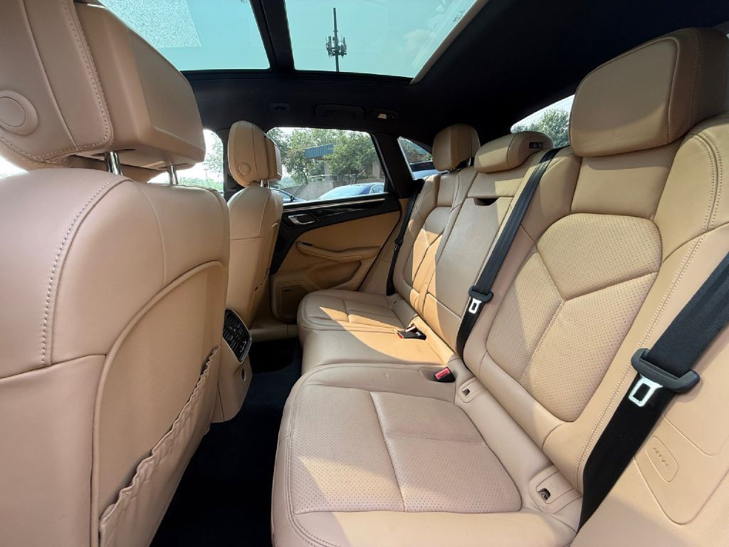 2018 Porsche Macan Image 33