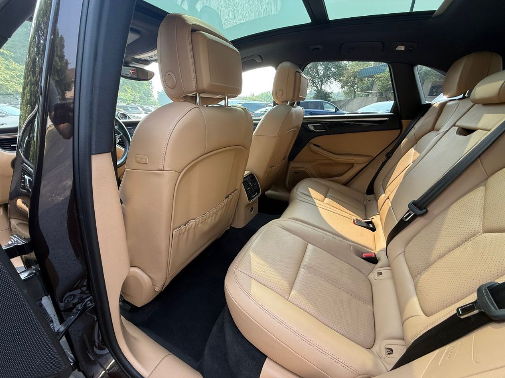 2018 Porsche Macan Image 34