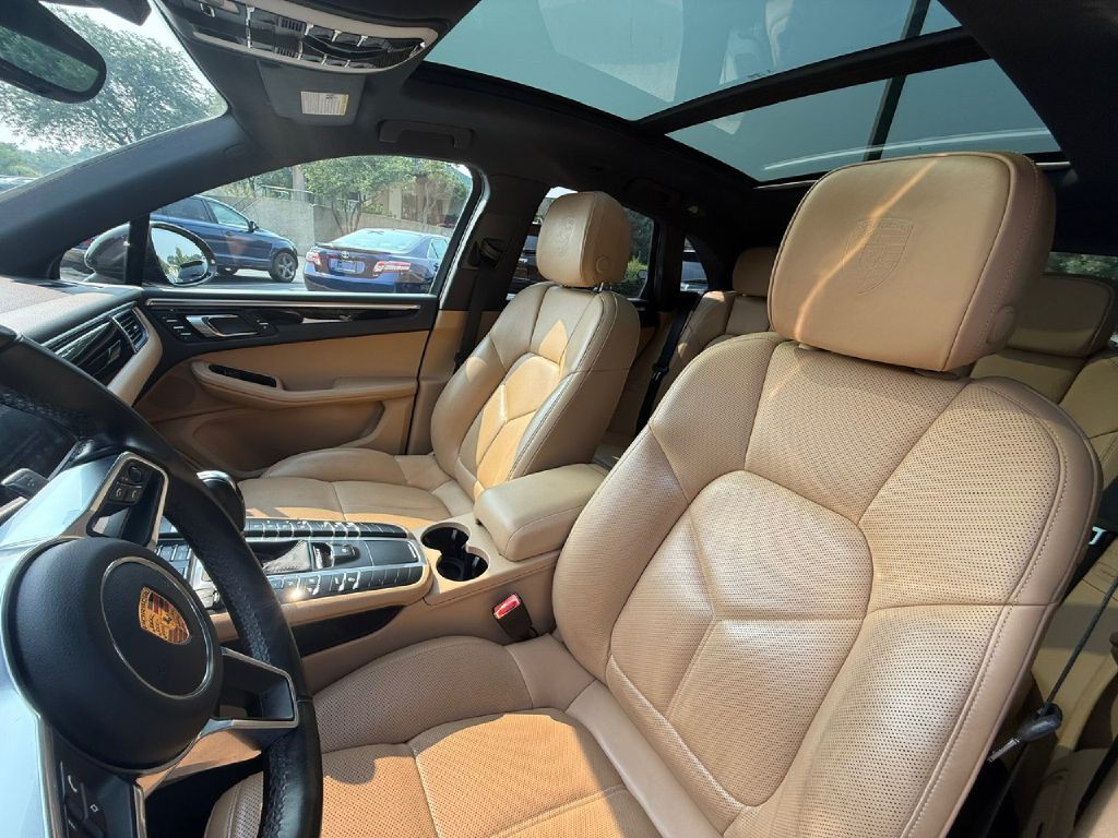 2018 Porsche Macan Image 36