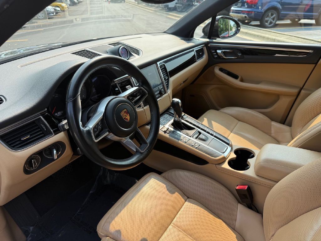 2018 Porsche Macan Image 39