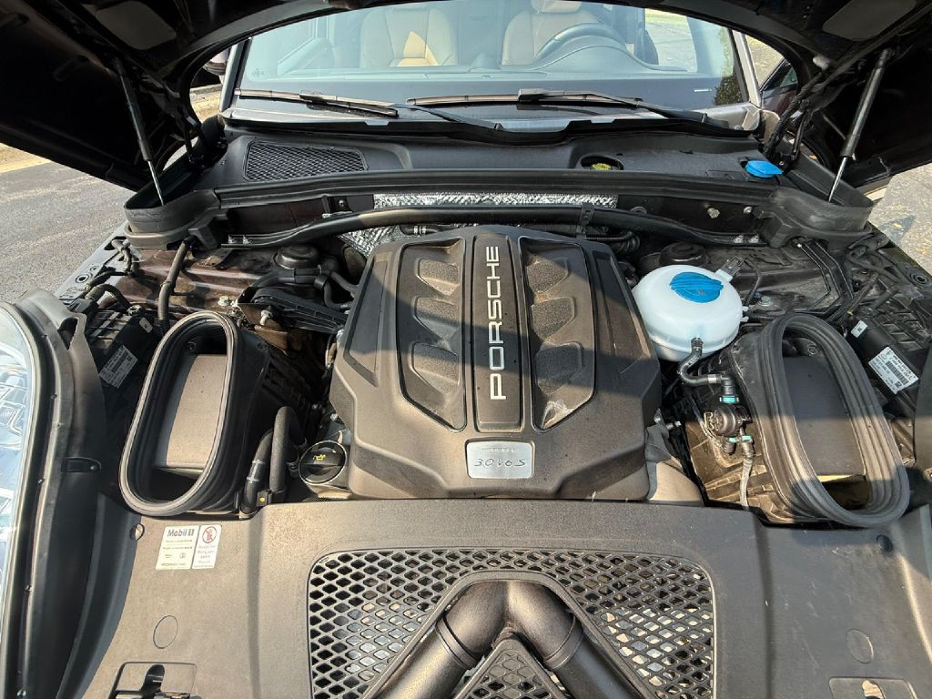 2018 Porsche Macan Image 40