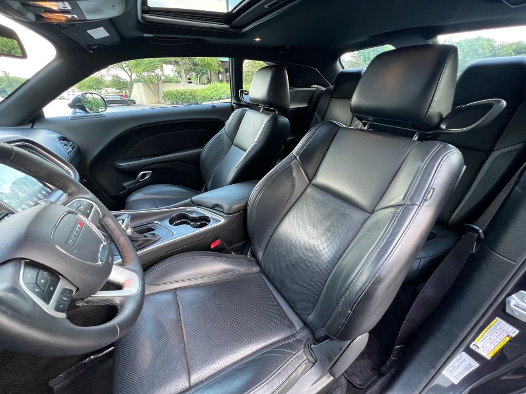 2017 Dodge Challenger Image 32