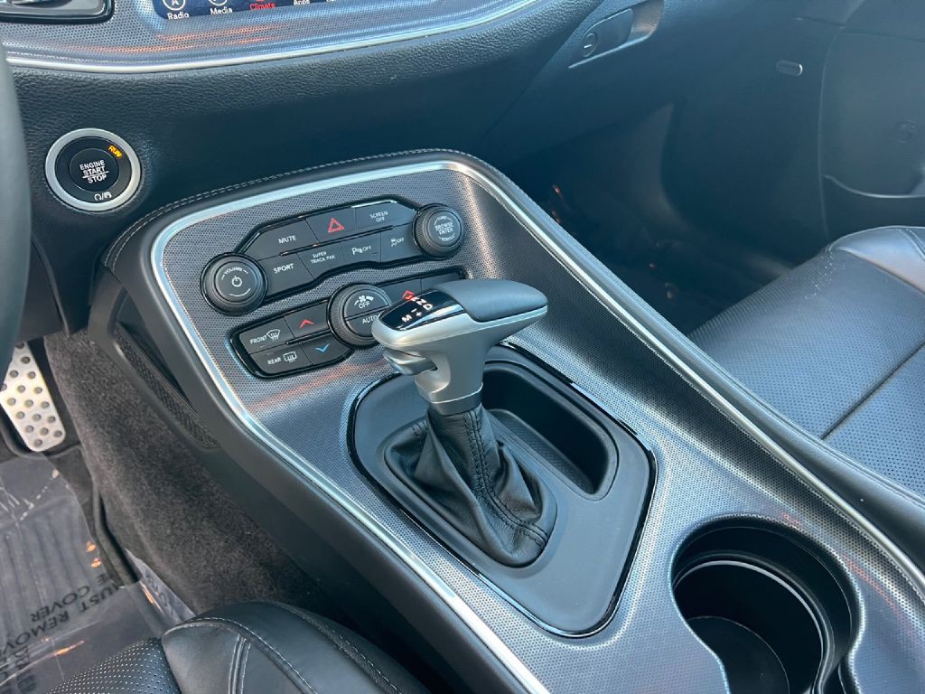 2017 Dodge Challenger Image 37