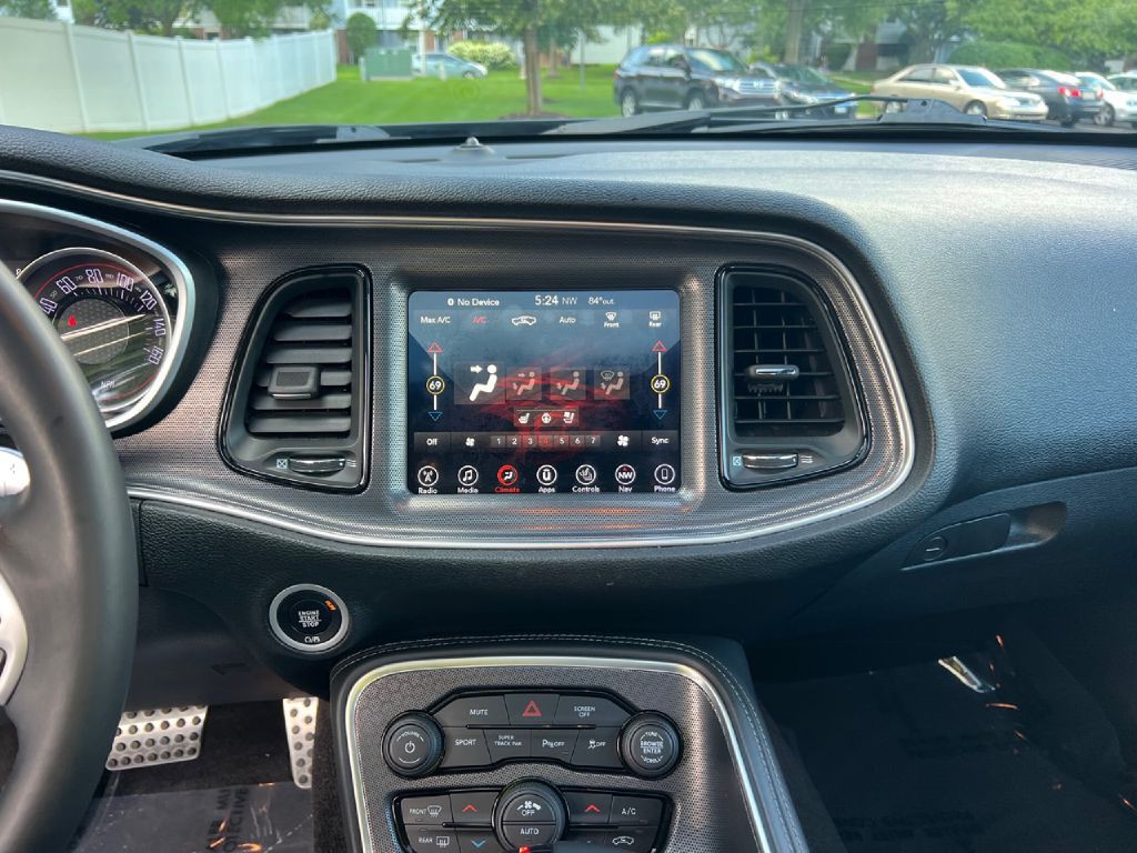 2017 Dodge Challenger Image 38