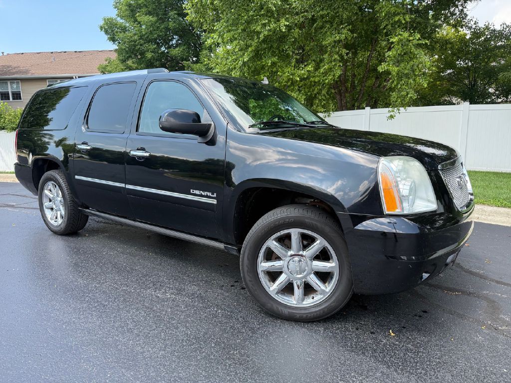 2011 GMC Yukon Image 2