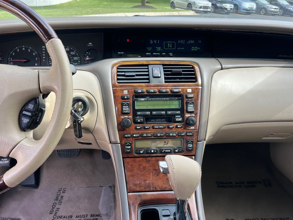 2004 Toyota Avalon Image 16