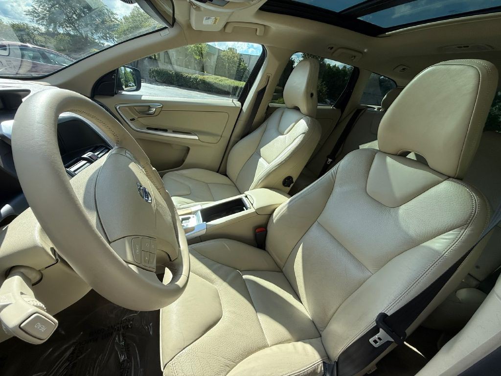 2010 Volvo XC60 Image 15