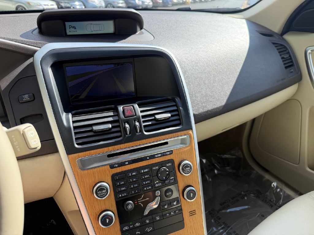 2010 Volvo XC60 Image 16