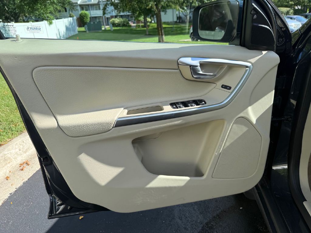 2010 Volvo XC60 Image 23