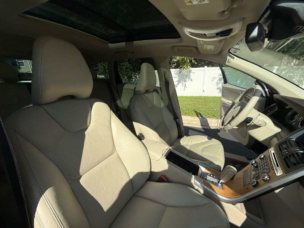 2010 Volvo XC60 Image 25