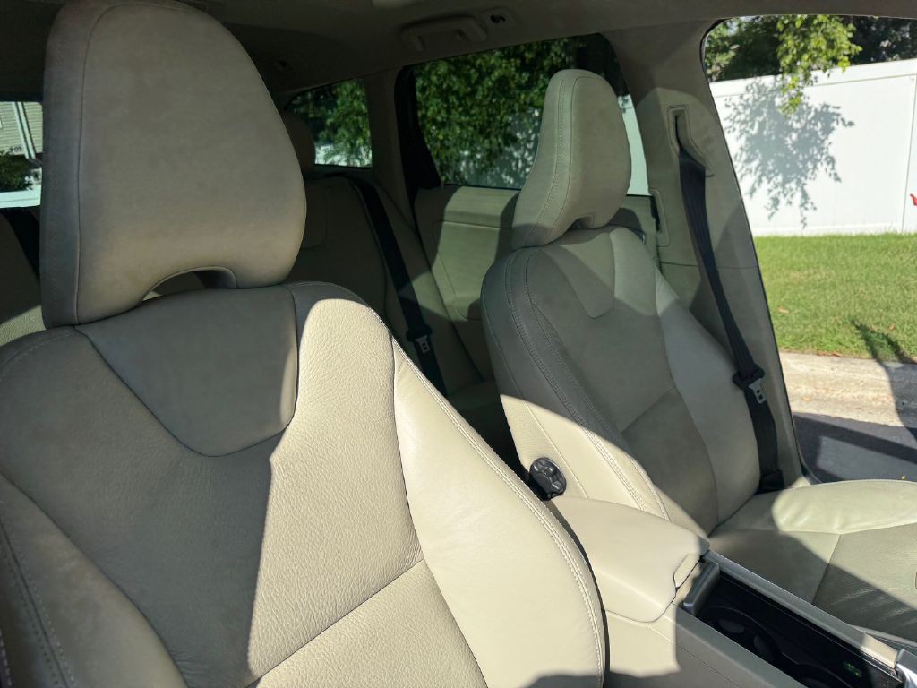 2010 Volvo XC60 Image 26