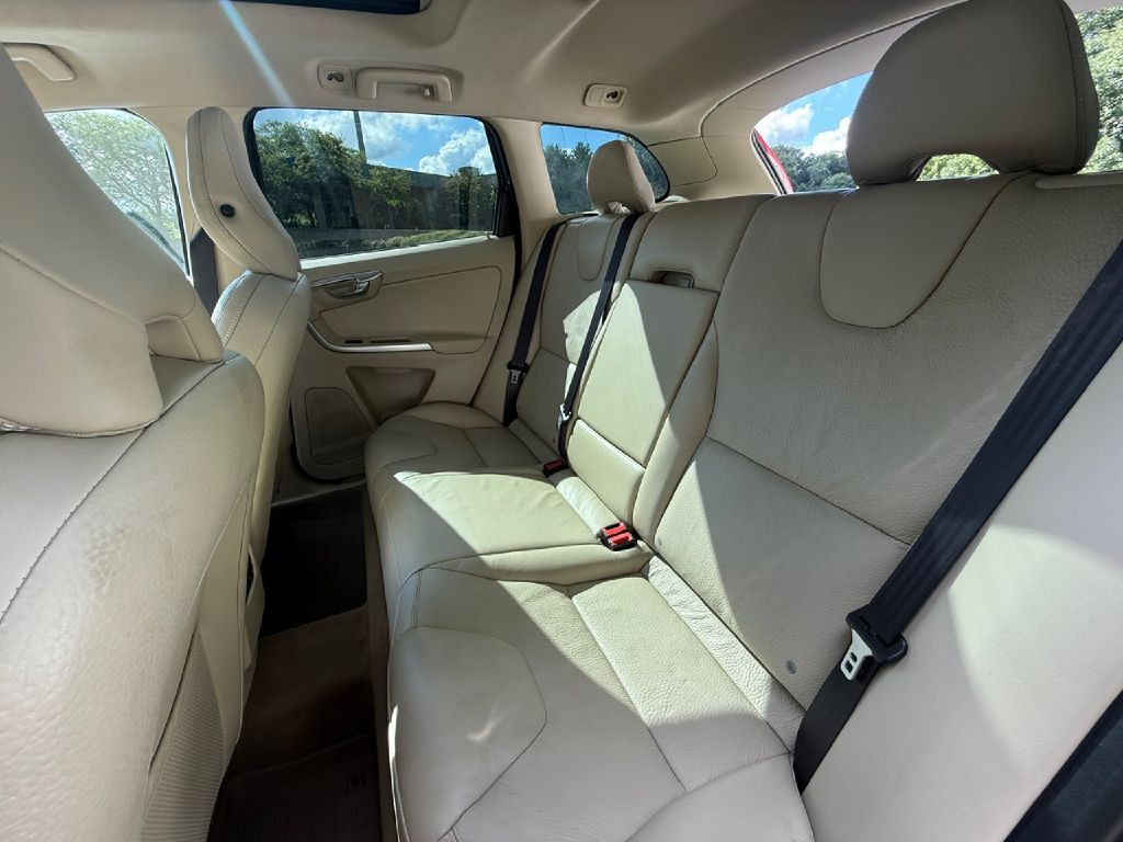2010 Volvo XC60 Image 32