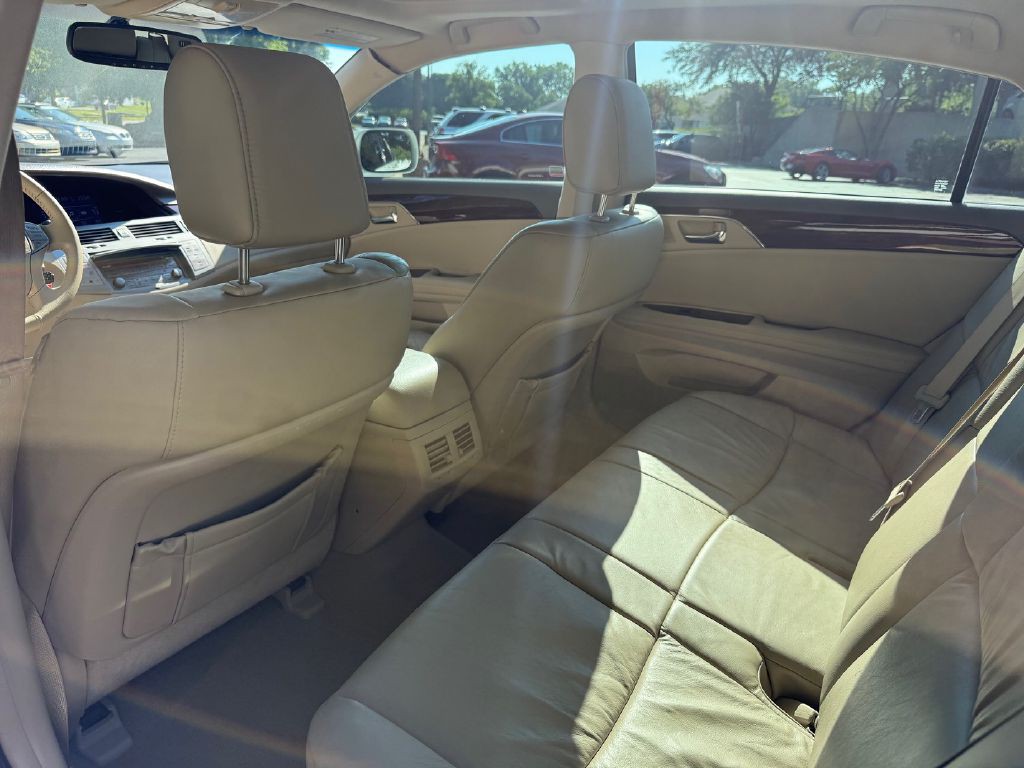 2010 Toyota Avalon Image 30