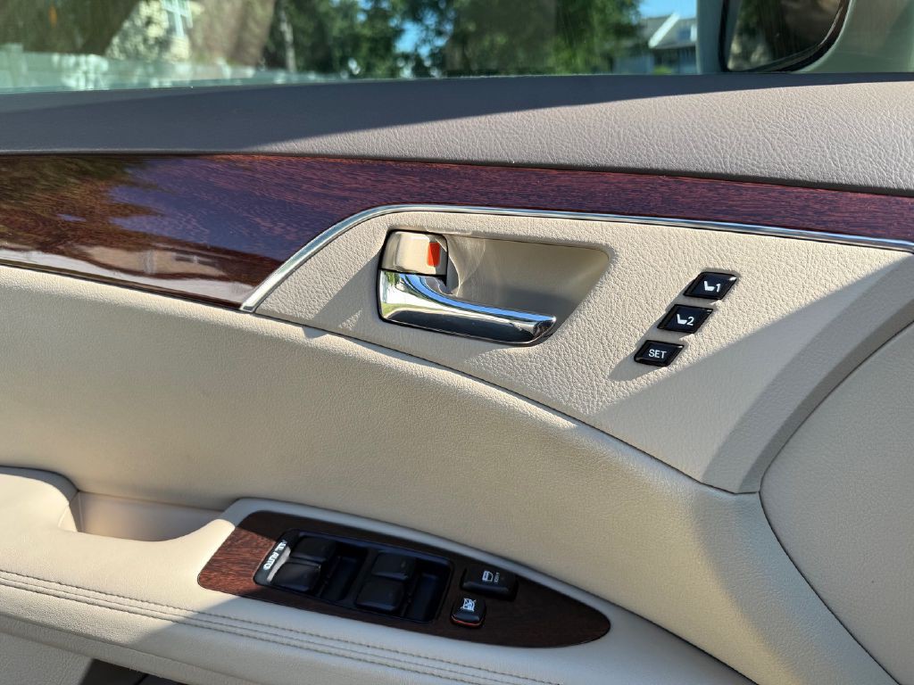 2010 Toyota Avalon Image 31