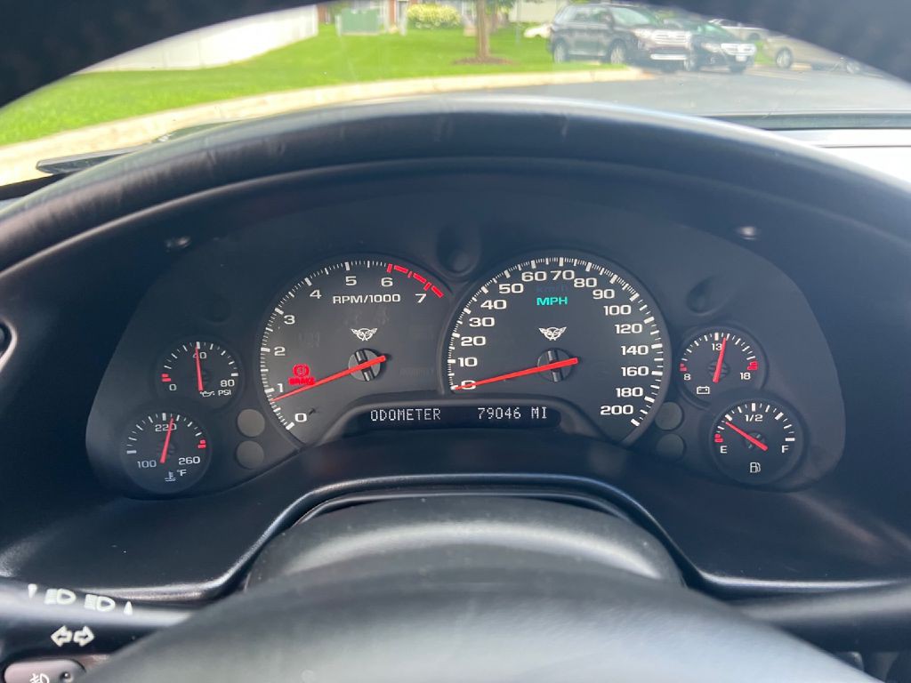 2004 Chevrolet Corvette Image 13