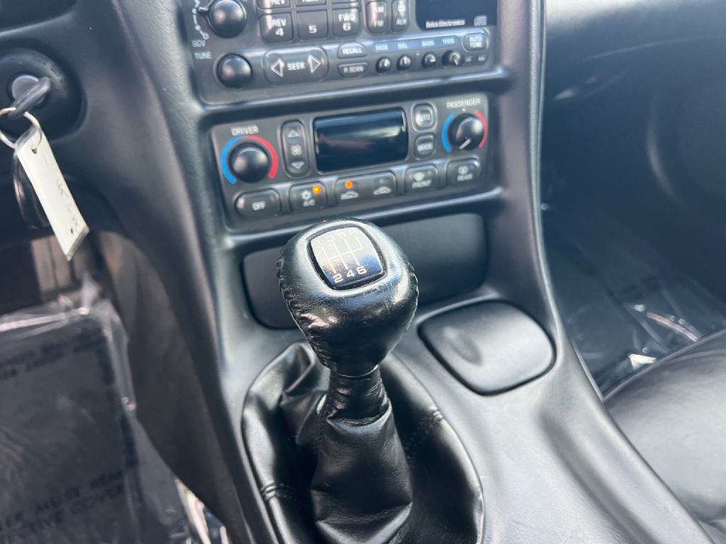 2004 Chevrolet Corvette Image 15