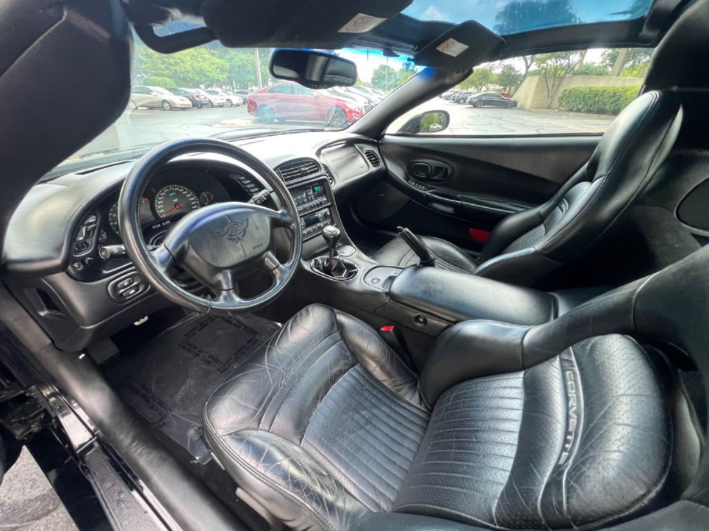 2004 Chevrolet Corvette Image 16