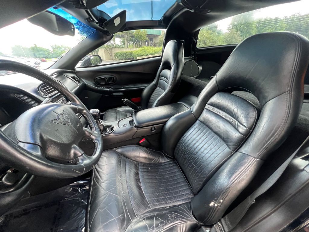2004 Chevrolet Corvette Image 17