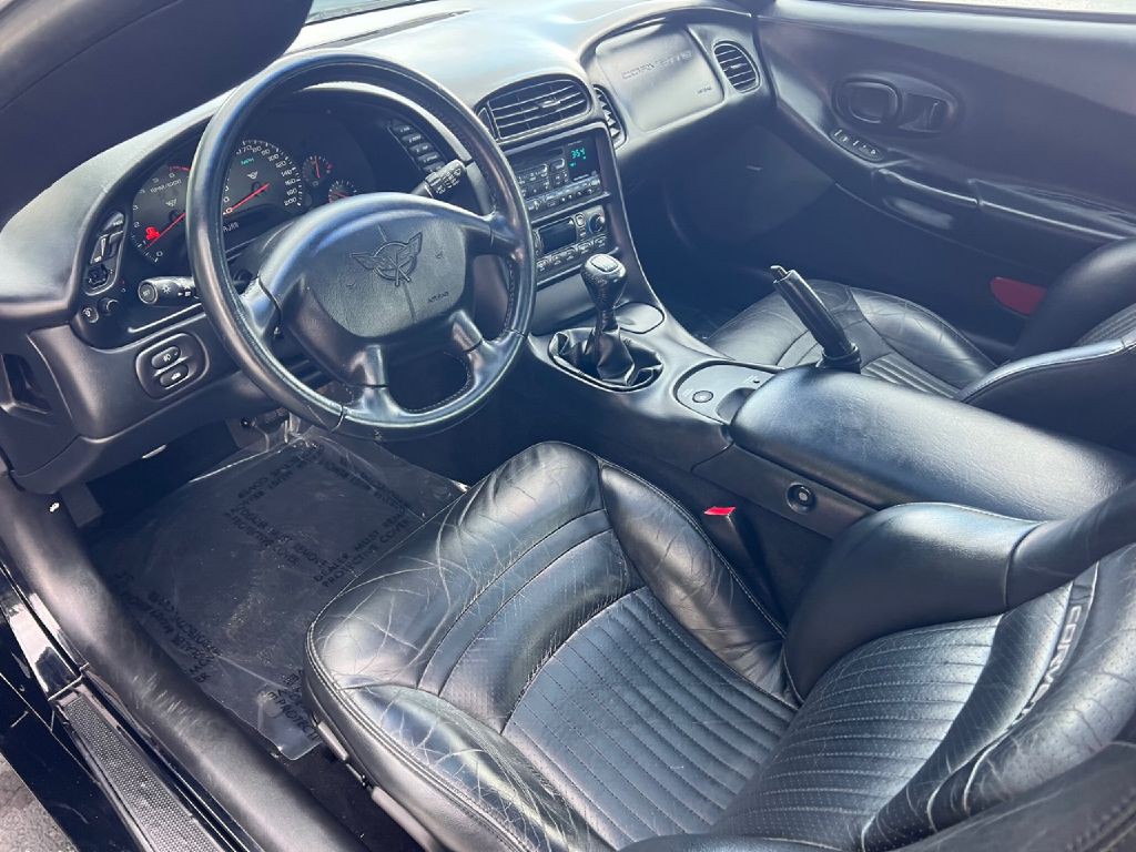 2004 Chevrolet Corvette Image 18