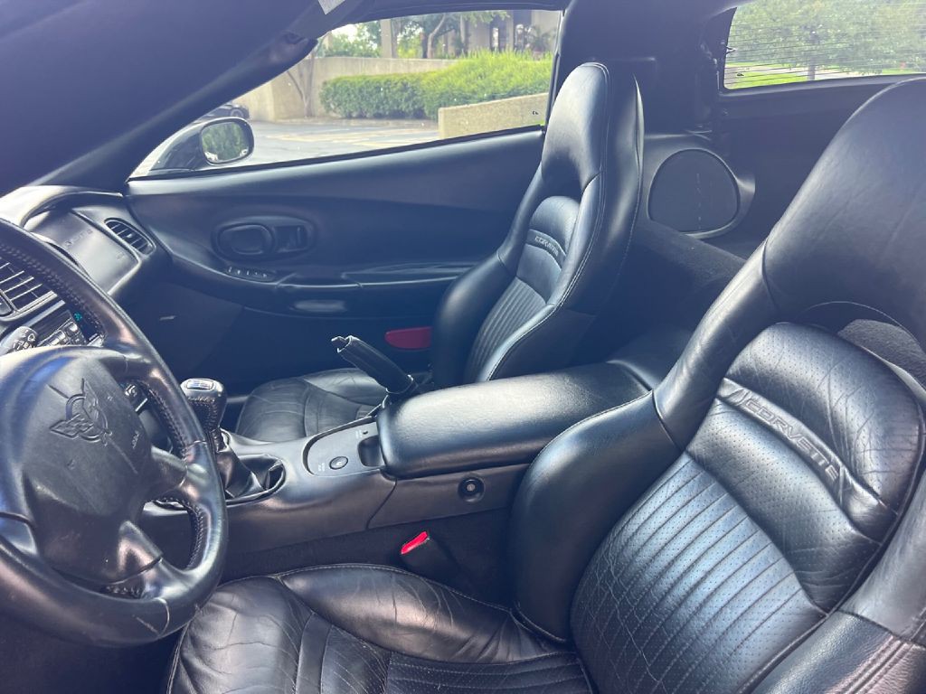 2004 Chevrolet Corvette Image 21