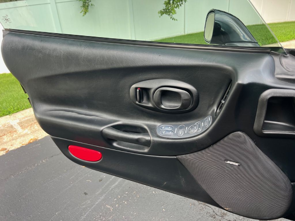 2004 Chevrolet Corvette Image 25