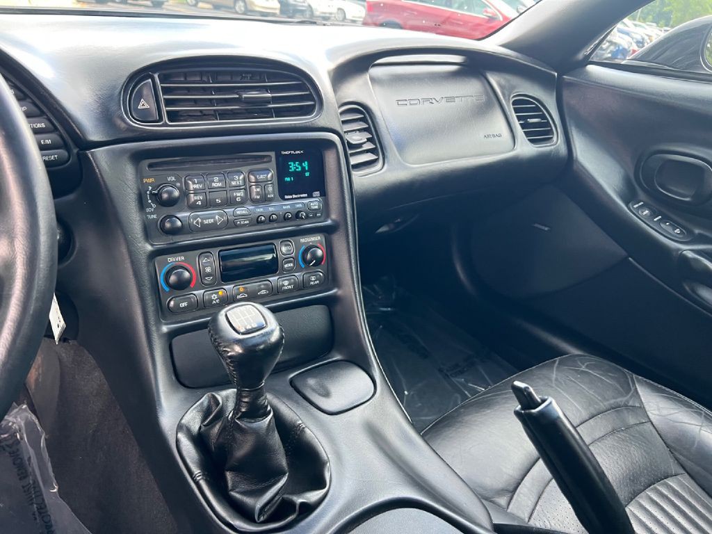 2004 Chevrolet Corvette Image 26