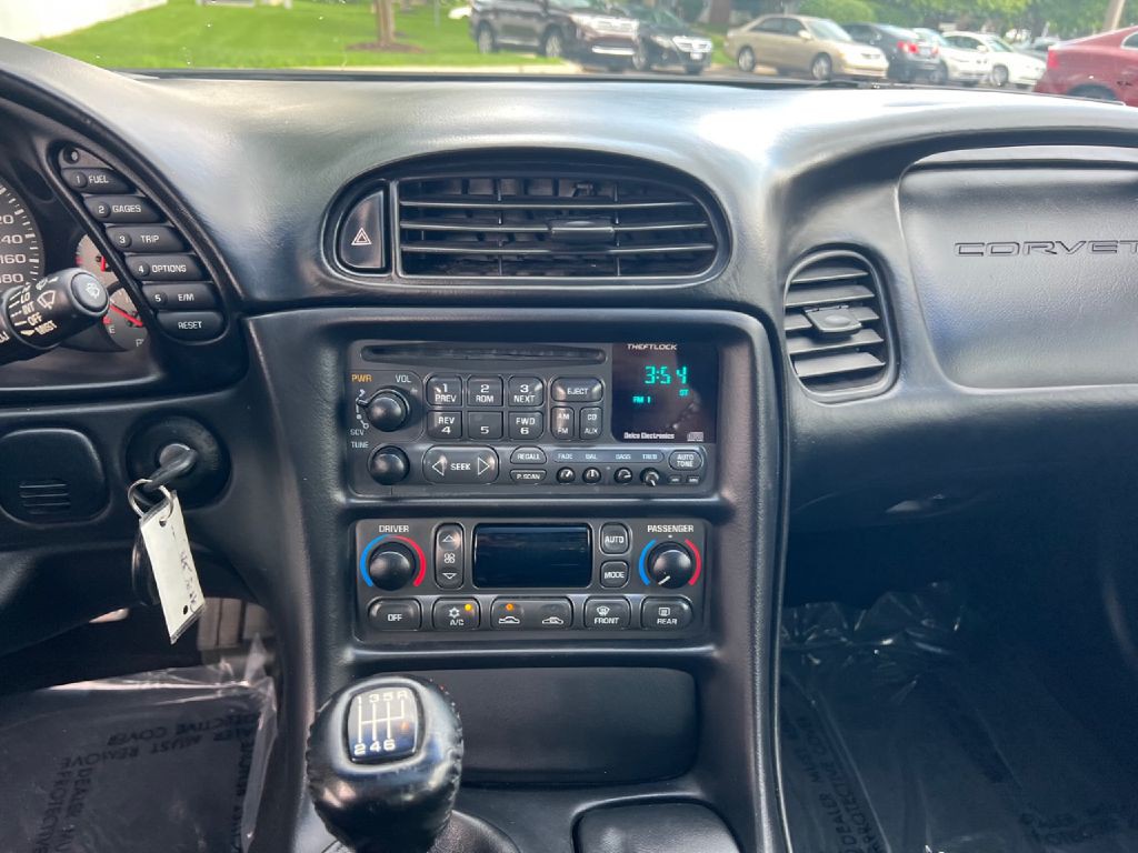 2004 Chevrolet Corvette Image 28