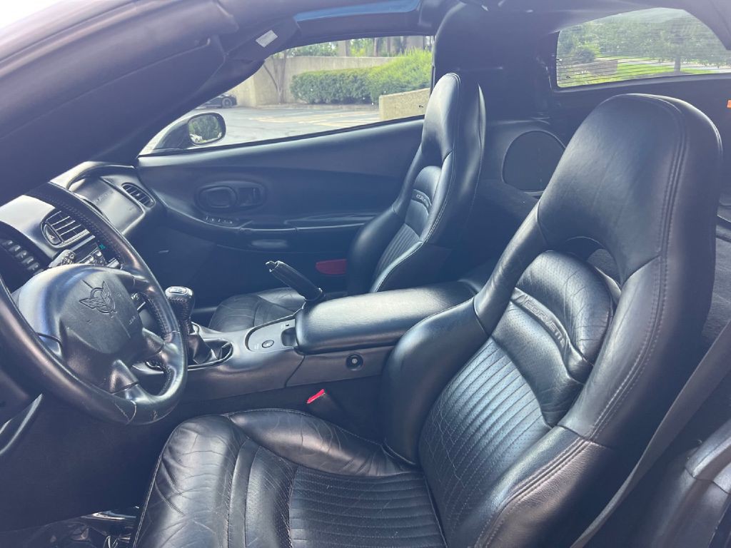 2004 Chevrolet Corvette Image 32