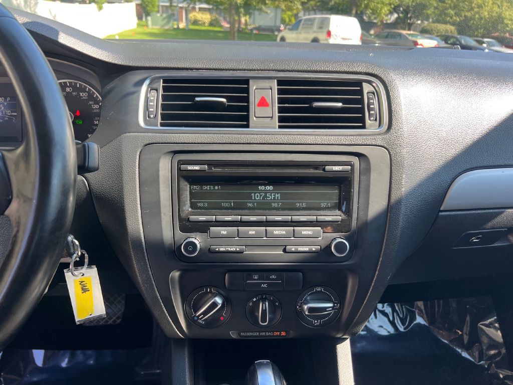 2013 Volkswagen Jetta Image 18