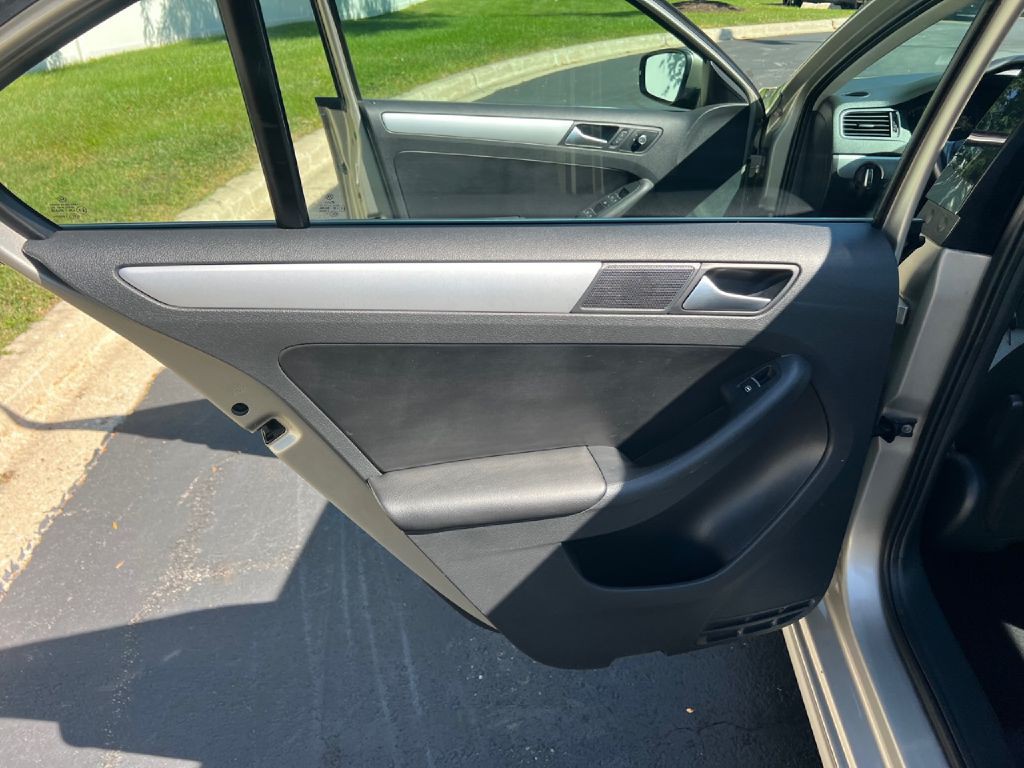 2013 Volkswagen Jetta Image 21