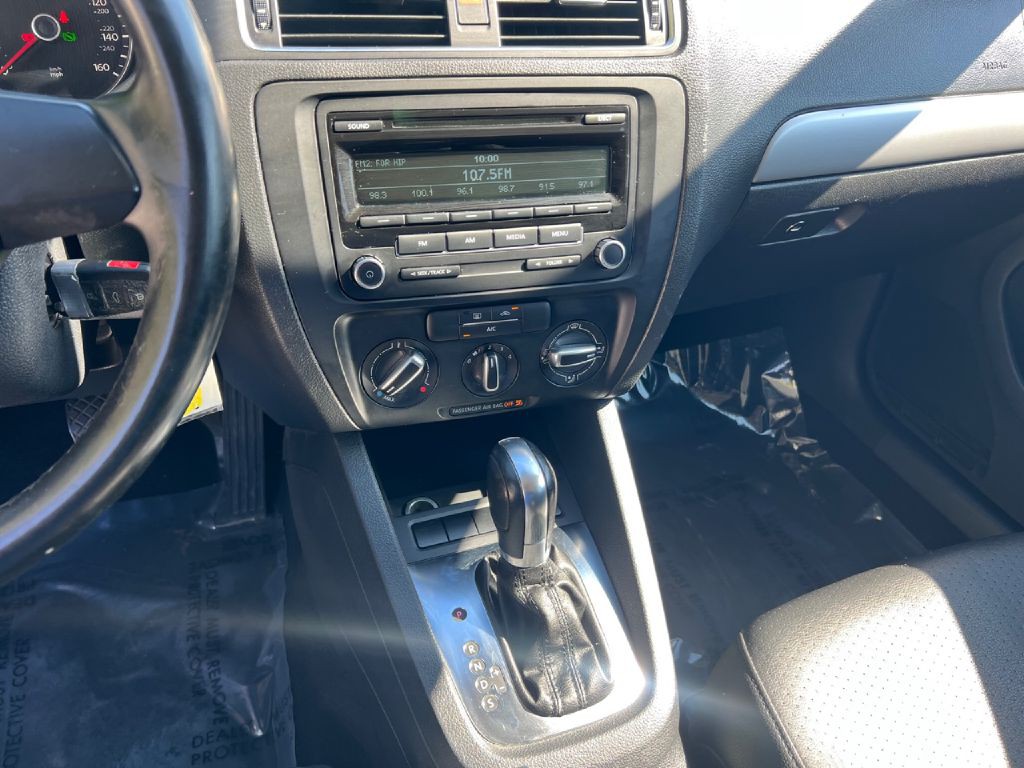 2013 Volkswagen Jetta Image 30