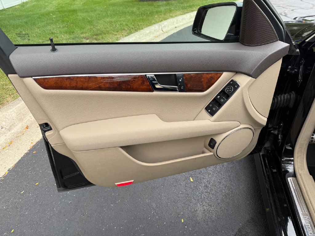 2011 Mercedes-Benz C-Class Image 21